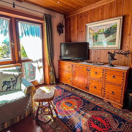 Cortina Wood - A Short Walk From The Center Appartamento *