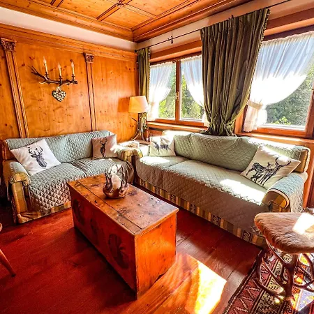 Cortina Wood - A Short Walk From The Center Cortina dʼAmpezzo