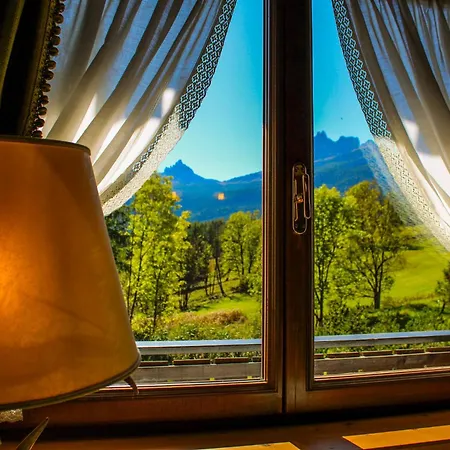 Cortina Wood - A Short Walk From The Center