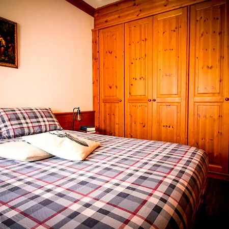 Cortina Wood - A Short Walk From The Center *