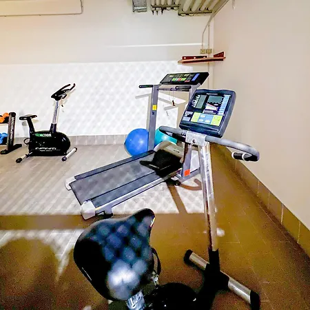 Cortina Wood - A Short Walk From The Center Appartamento