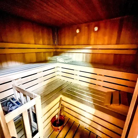 Cortina Wood - A Short Walk From The Center Appartamento *